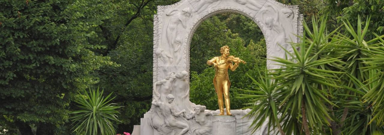 Vorderansicht des Strauss-Denkmals im Wiener Stadtpark