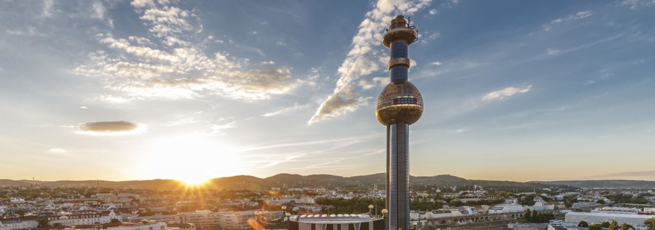 Müllverbrennungsanlage Spittelau im Sommer