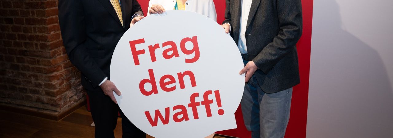 Das Logoschild 'Frag den waff!'