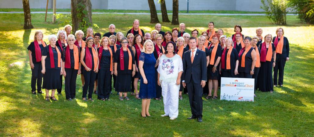 Der 1. Wiener Gemeindebauchor: SängerInnen und Chorleitung