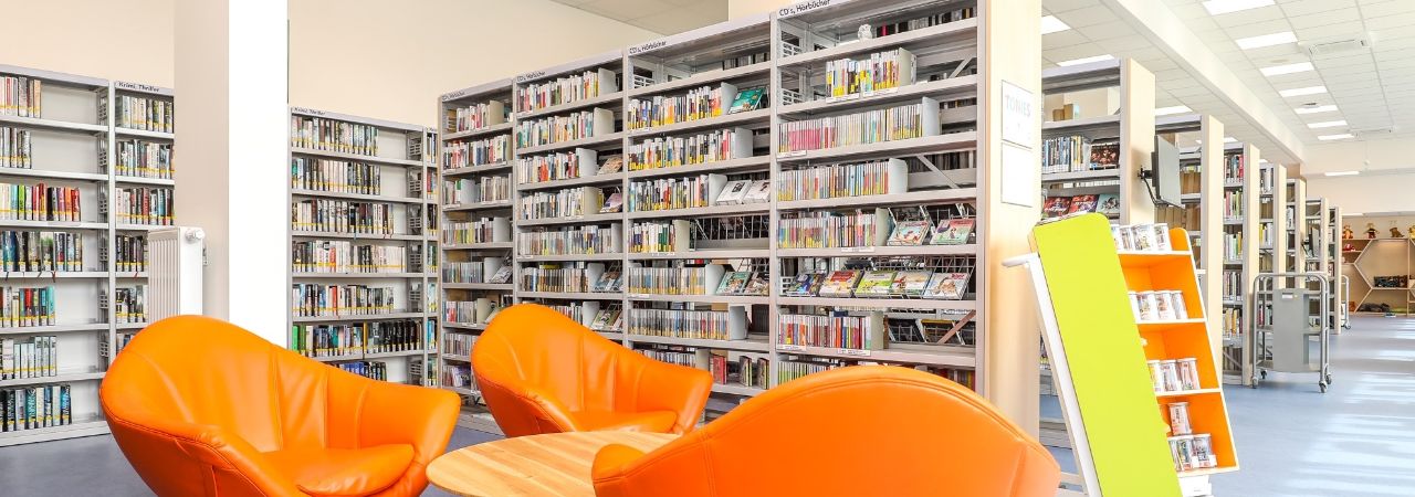 Bücher in einer Bücherei