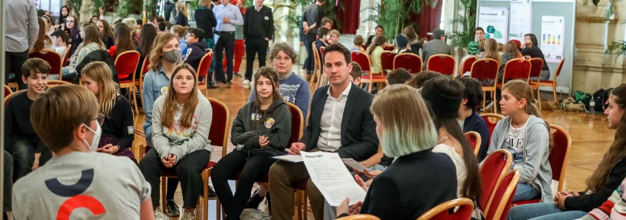Kinder und Jugendliche im Jugendparlament