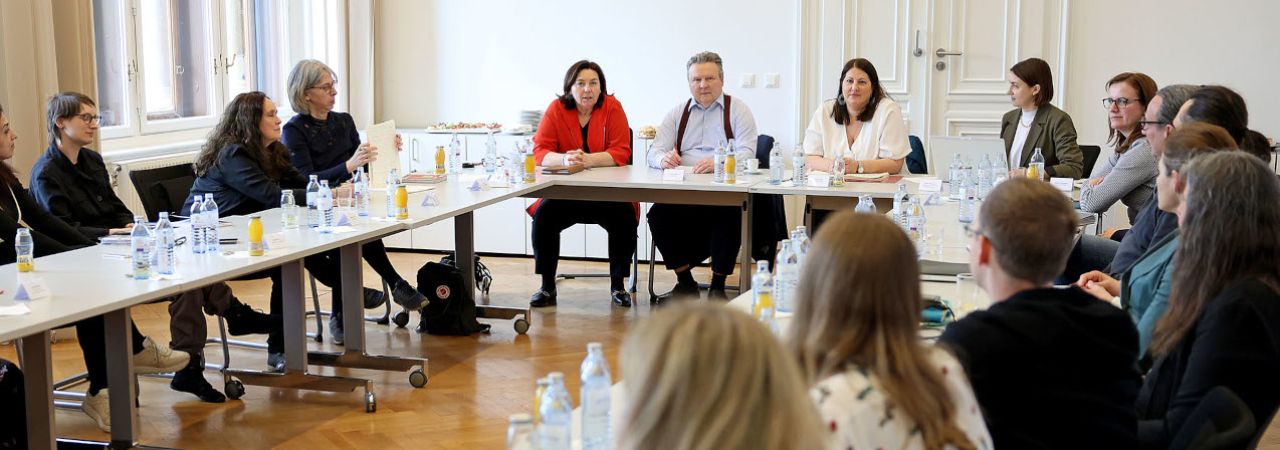 Bürgermeister Michael Ludwig und Stadträtin Kathrin Gaál beim  Wiener 'Gewaltschutz-Jour Fixe'