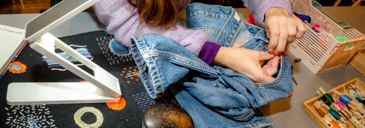 Reparatur einer Jeans