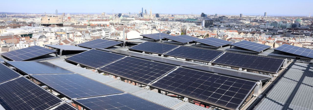 Photovoltaikanlage auf einem Dach.