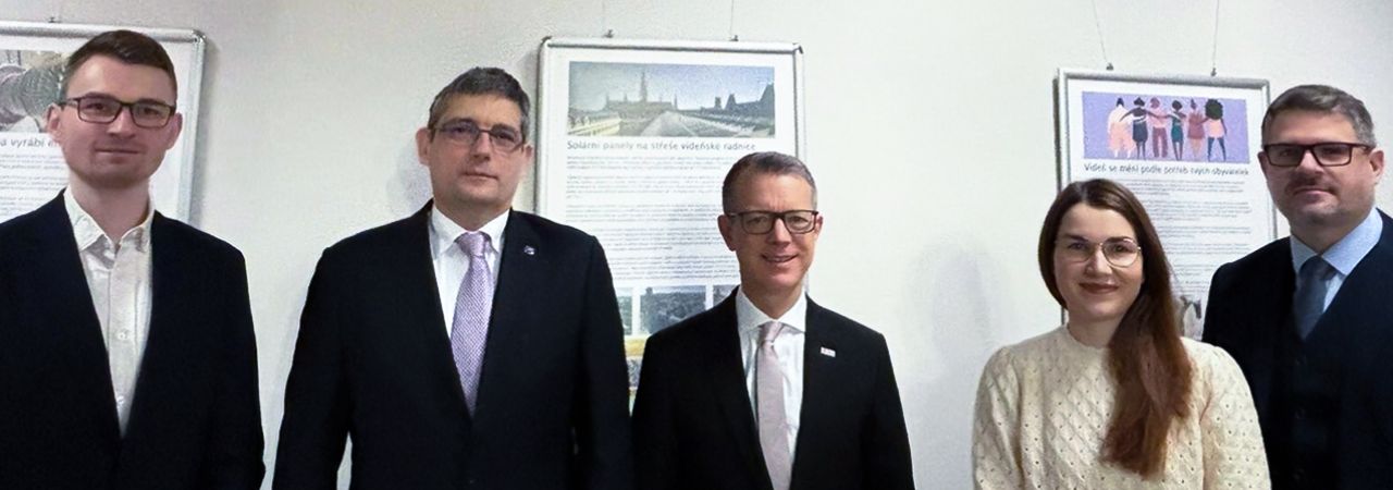 Michael Chlum, Budapester Magistratsdirektor Tamás Számadó, Wiener Magistratsdirektor Dietmar Griebler, Kateřina Kuklíková und Čeněk Kubelka