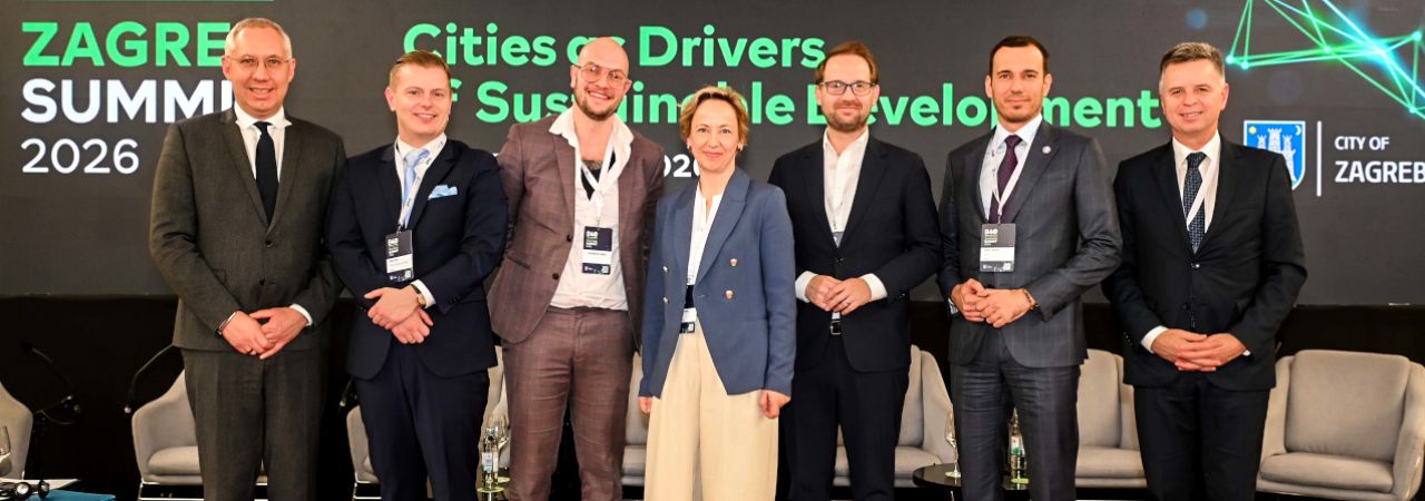 Grupna slika s damom