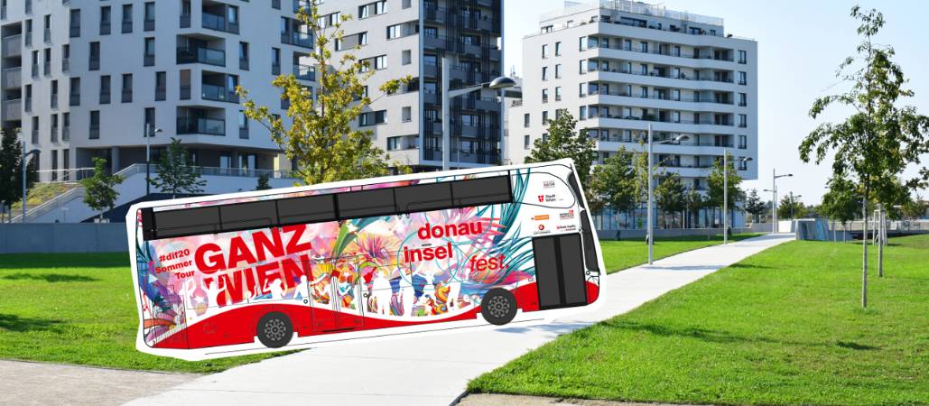 Collage: Donauinsel-Tourbus vor Wohnbauten