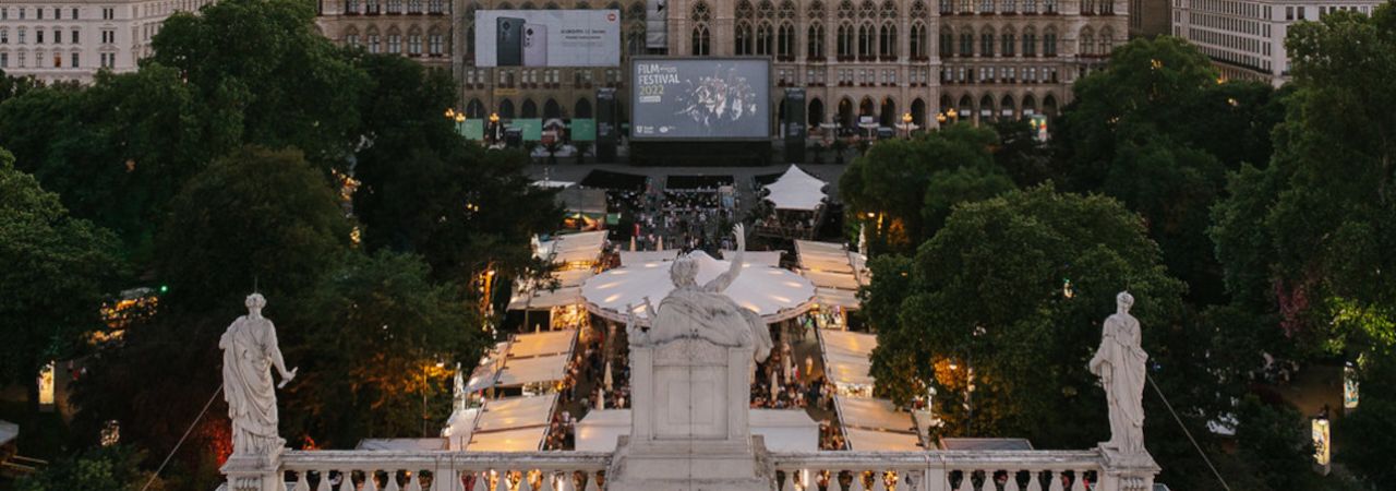 Filmfestival am Rathausplatz 2022 vom Dach des Burgtheaters fotografiert. aus