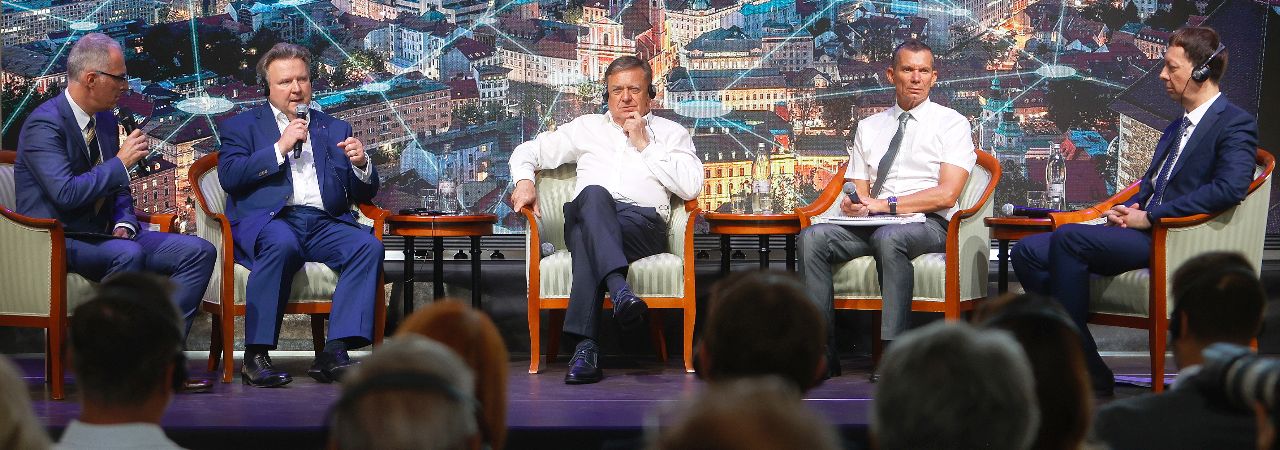 Panelna razprava z županoma Ludwigom in Jankovićem