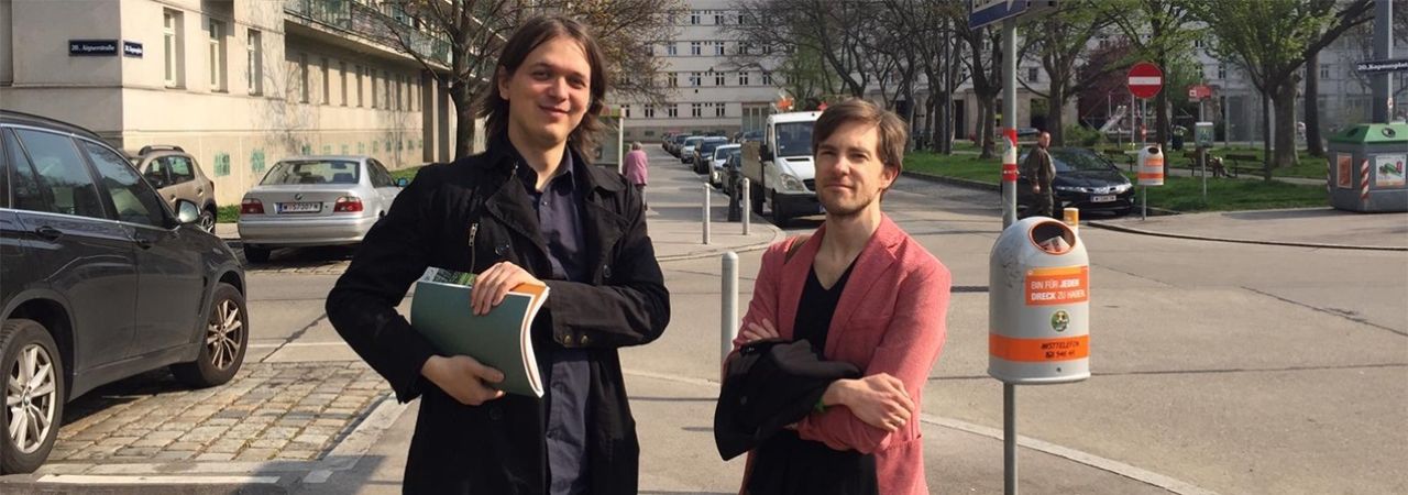 Mateusz Kokoszkiewicz (links) und Experte der Stadt Wien