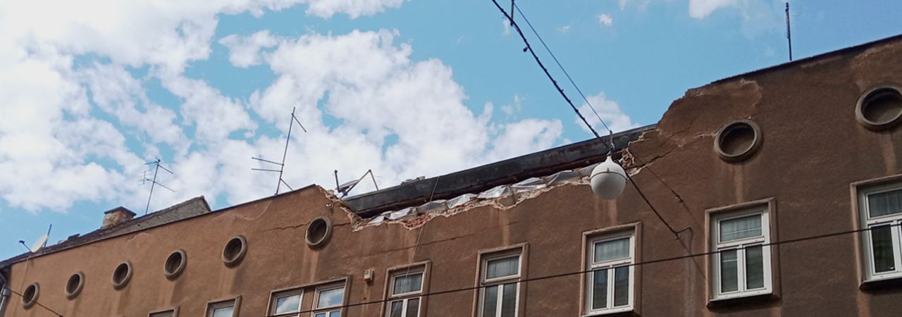 Von Erdbeben beschädigtes Gebäude in Zagreb