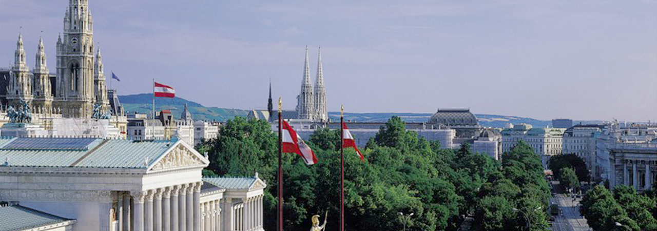 Wiener Ringstraße mit Parlament, Rathaus und Votivkirche