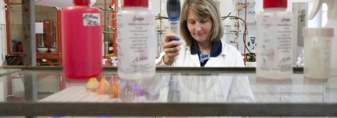 Wissenschaftlerin im Labor