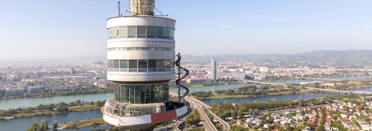 pogled na tobogan na tornju i na Beč iz zraka
