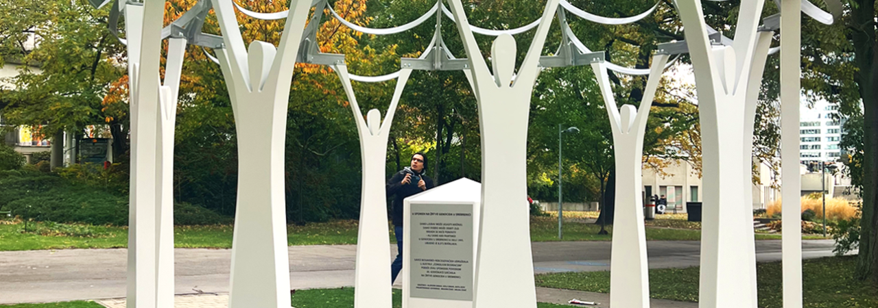 Blume von Srebrenica am Platz der Vereinten Nationen in Wien
