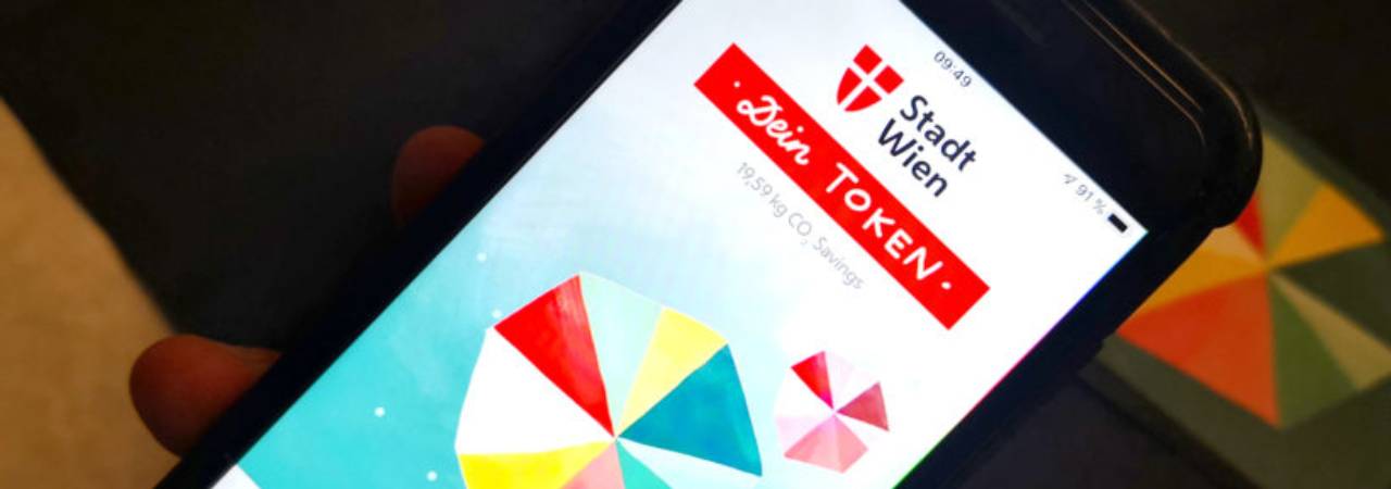 Telefon sa prikazanom aplikacijom