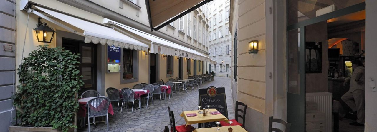 Schanigärten in der Ballgasse