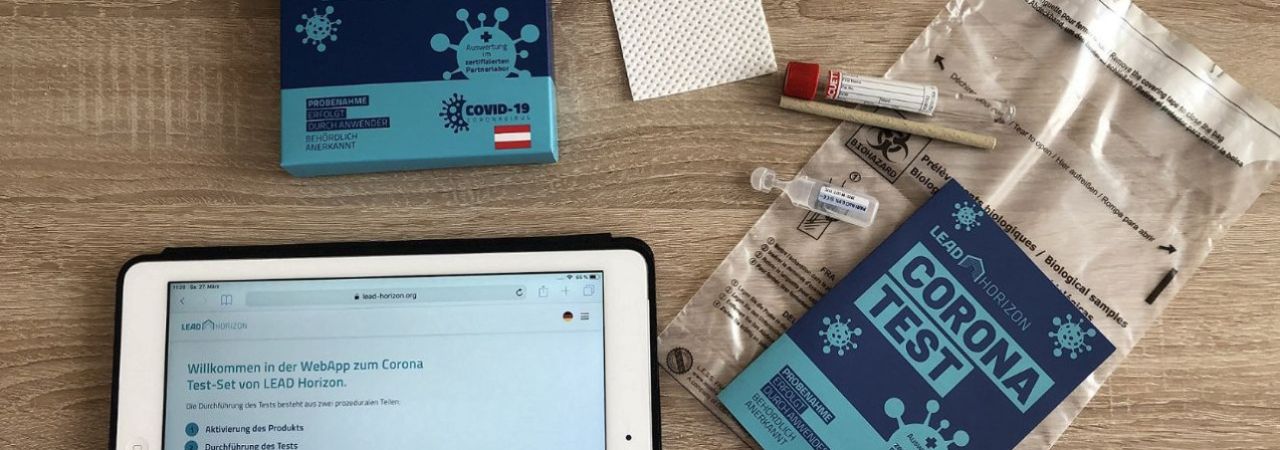 komplet za samostalno testiranje i tablet na stolu