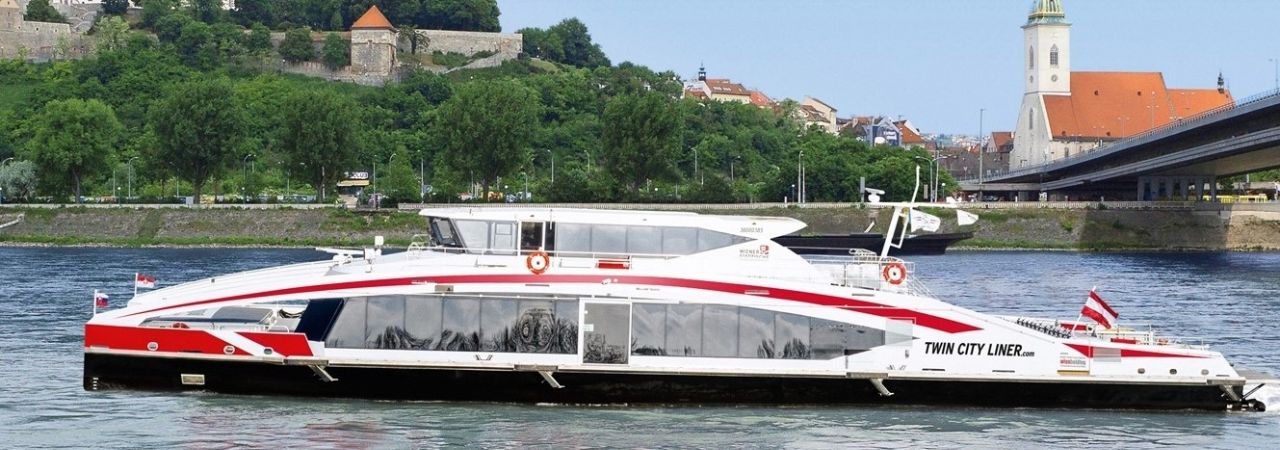 Ein Schiff
