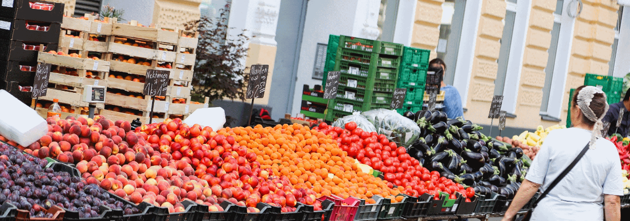 Пазар за плодове и зеленчуци на открито