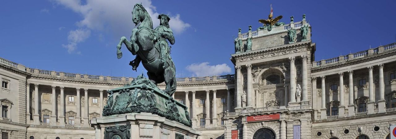 Паметникът на принц Ойген на Хелденплац във Виена