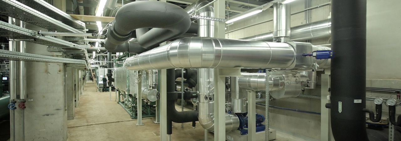 Тръби в Централата за охлаждане в района на Централна гара