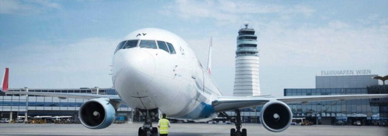 Самолет на пистата на летището във Виена