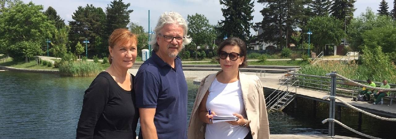 Urednica sa sugovornikom na obali Dunava