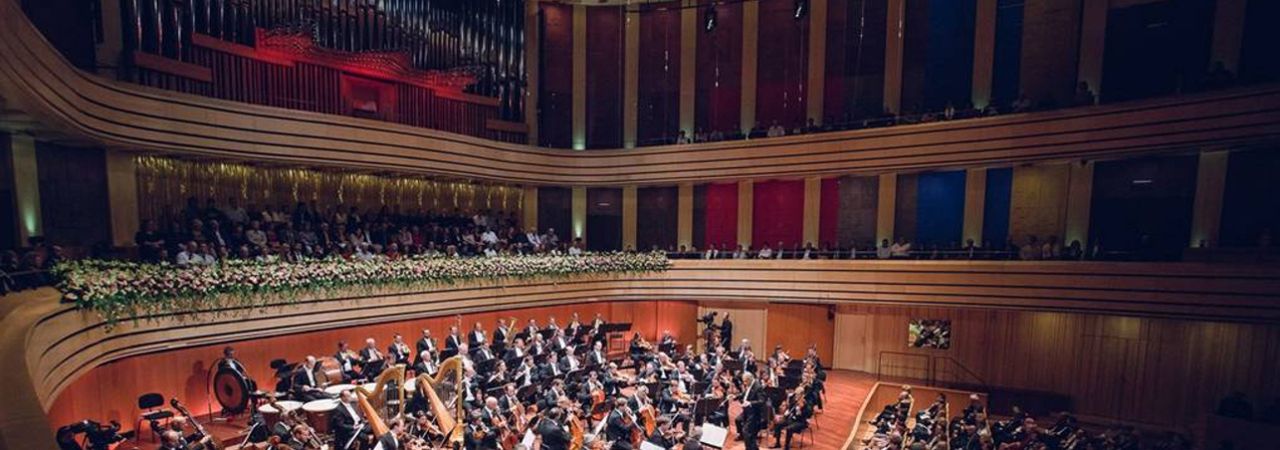 Wiener Philharmoniker auf Bühne im Palast der Künste