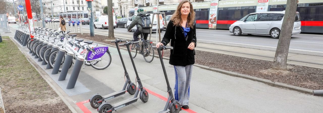 Mobilitási pont biciklikkel és rollerekkel